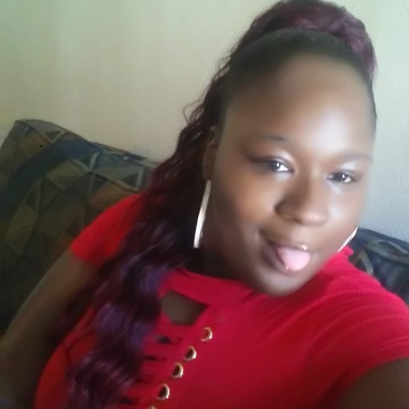 Meet your Posher, Nia - Picture 2 of 4